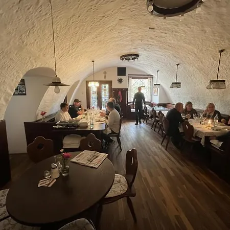 Stadthotel فندق *